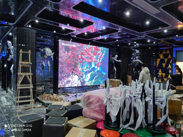 龙凤室内P2.5全彩显示屏